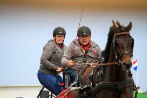 Focus op menner en groom tijdens clinic Berry van den Bosch in Haarlemmermeer